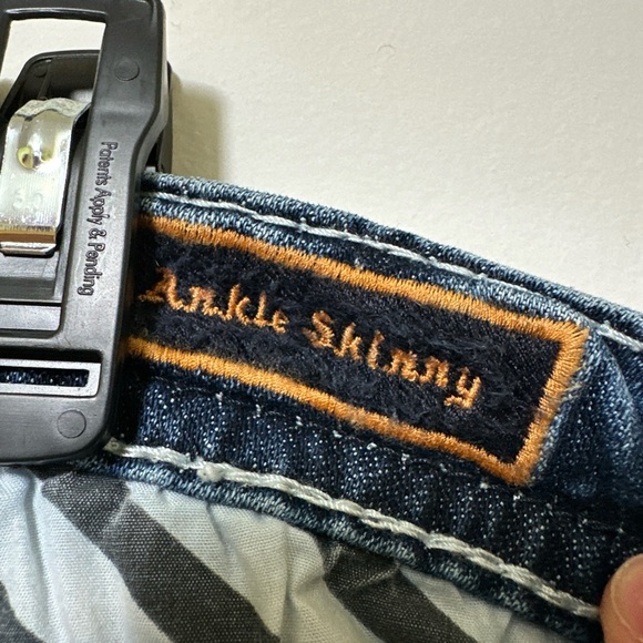 Women's Rock Revival "Ferry" Skinny Ankle Embroidered Blue Jeans Size 31 - Picture 5 of 8